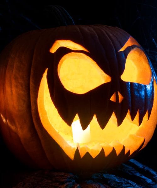 Kaj pomeni simbol buče in sveče za noč čarovnic?