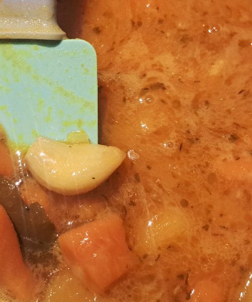 To se zgodi, če v bučno juho dodate česen