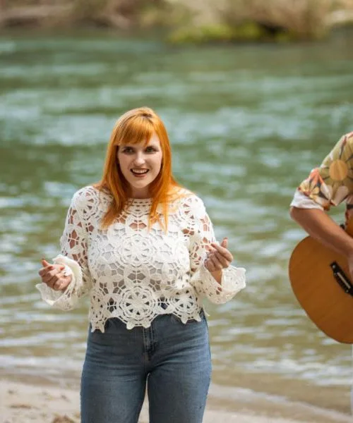 Dedka na svobodi in Suzana Kolšek z novo skladbo »Sneženi mož na plaži«