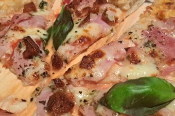 Je pomembno, kako jemo pico? Italijani imajo svoja pravila, Slovenci pa svoje navade
