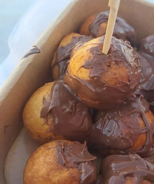 Fritole ali fritule? Razlika med dvema sladicama, ki ju Slovenci obožujejo