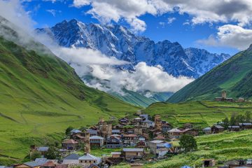 Najvišje naseljena vas v Evropi: Ushguli – kraj, kjer so ljudje pol leta odrezani od sveta