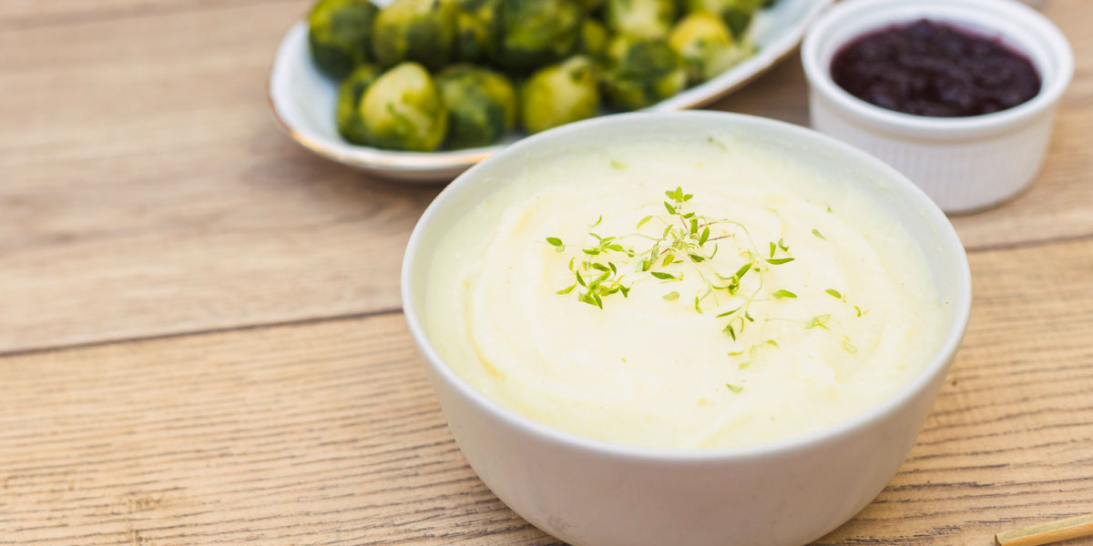 Jogurt in limonin preliv – osvežujoča skrivnost poletnih solat