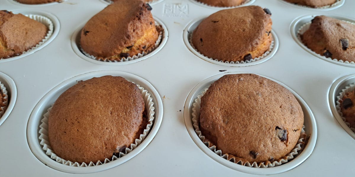 Muffini z velikimi koščki čokolade