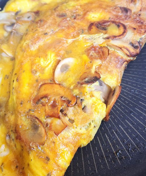 Napaka, ki jo vsi delajo pri gobah v omleti – zato postanejo vodene