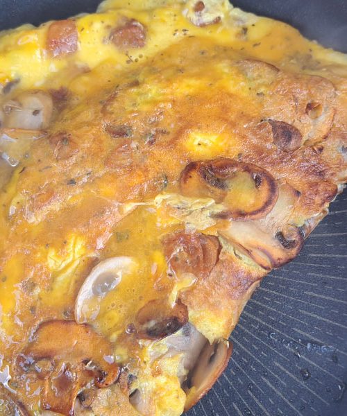 Tako pripravite popolno omleto z gobami – mehka, zlatorjava in dišeča