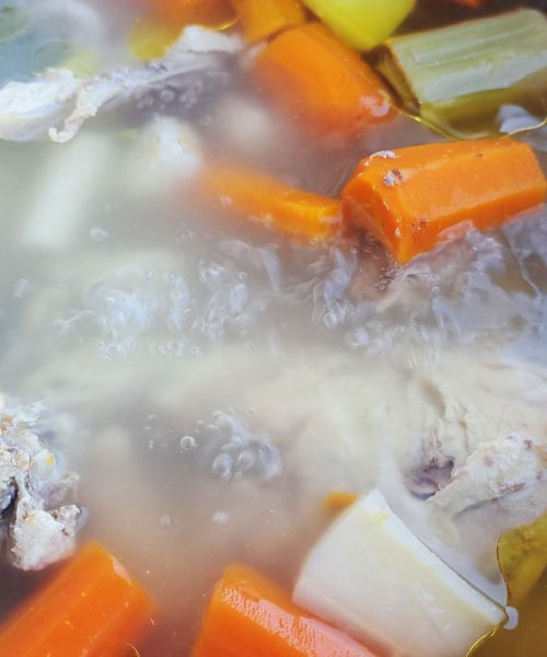 Piščančja juha, ki zdravi dušo – recept, ki ne bo nikoli razočaral