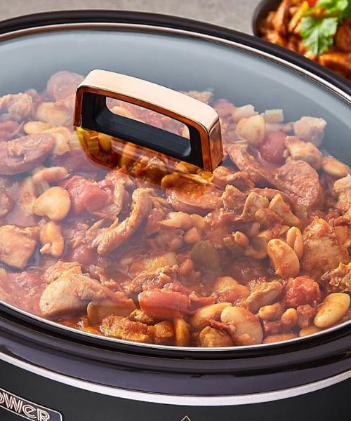 Pravilno plastenje v počasnem kuhalniku – zakaj morate meso dodati na dno?