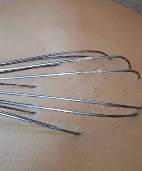 Skrivnost profesionalcev: tako se v palačinkarnicah dela popolno testo za palačinke