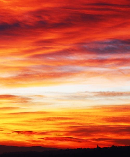 Ste se kdaj vprašali, zakaj je nebo ob sončnem zahodu oranžno rdeče barve?