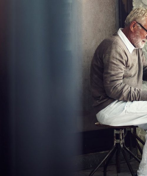 Zakaj po 50. letu ni pametno preveč sedeti? In kako to popraviti doma?