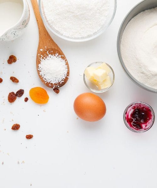 Če se vam sladkor strdi v kepice, vam bo ta babičin trik prihranil živce