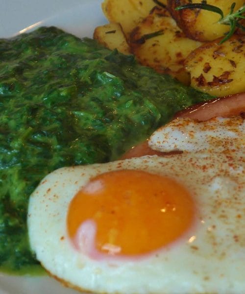 Recept za jesensko klasiko: špinača z jajcem