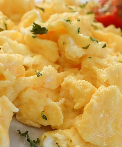 Ste vedeli, da lahko ta dodatek pokvari vaša umešana jajca?