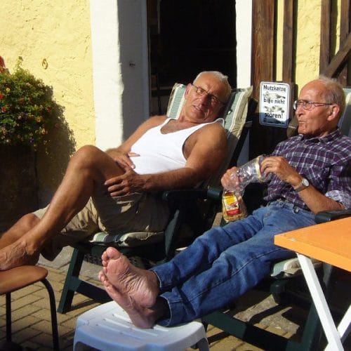 Po 60. letu tega res ni več treba početi, a mnogi še vedno vztrajajo