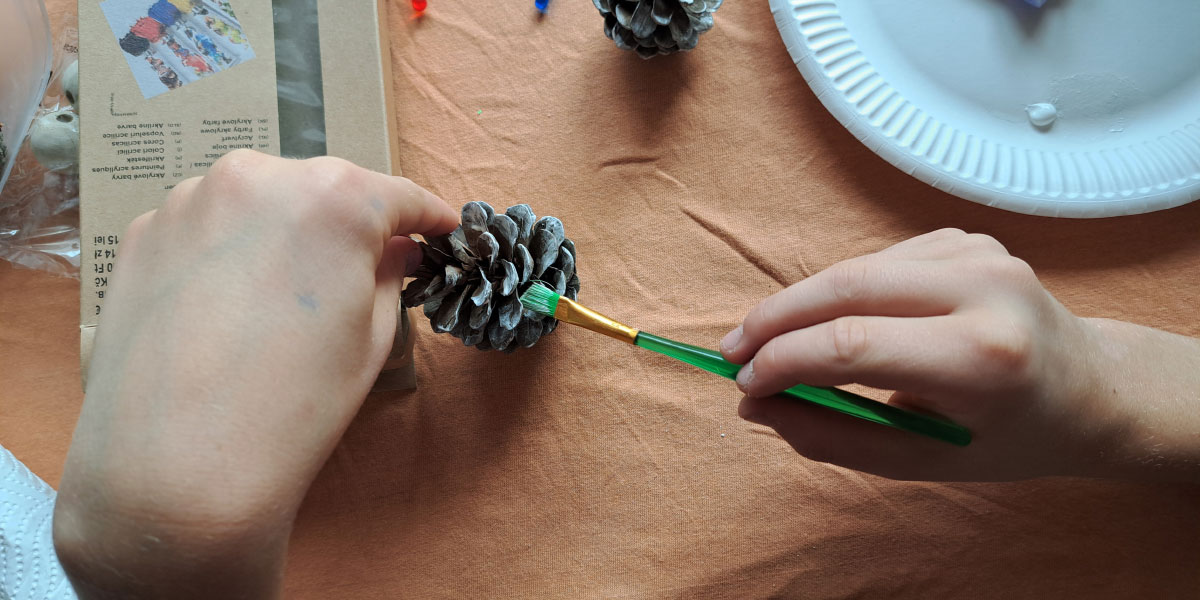 Barvanje storža za venček