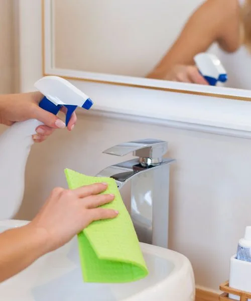 12 nenavadnih trikov za kopalnico, ki vas lahko presenetijo z učinkom