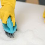 Čiščenje kopalnice, plesen, vlaga