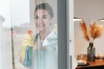 Kako očistiti okna pozimi, da ne pustijo sledi in madežev?