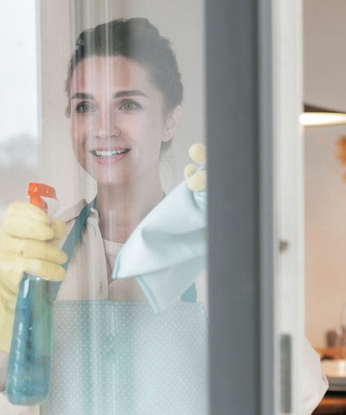 Kje uporabiti alkoholni kis? Pet domačih površin, kjer je lahko zelo koristen