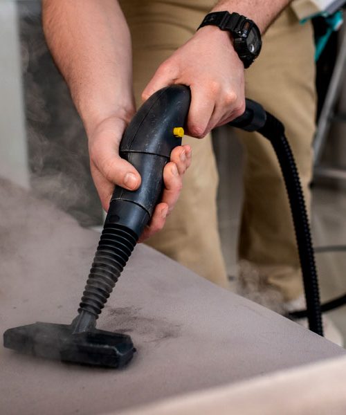 Kako očistiti stvari, ki jih ne morete oprati? Triki, ki res delujejo