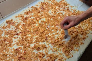 Brez tega sladkorja ni domačega jabolčnega štrudla