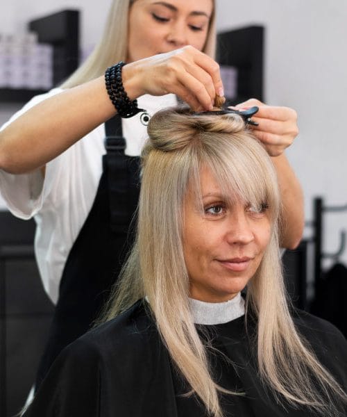 Naravne maske in olja, ki jih priporočajo frizerji za lase po 50. letu