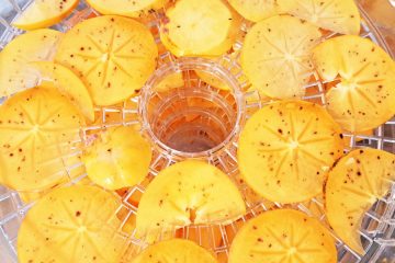 Trik naših babic: kako narediti, da se kakiji med sušenjem ne zlepijo