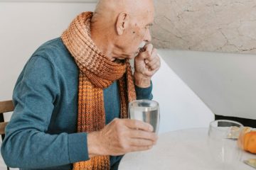 Kako pozimi ublažiti kašelj? Preprosti ukrepi, ki resnično pomagajo