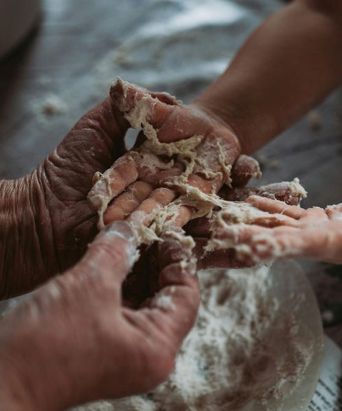 Najpogostejši razlogi, zakaj je kislo testo lepljivo – in kako to popraviti