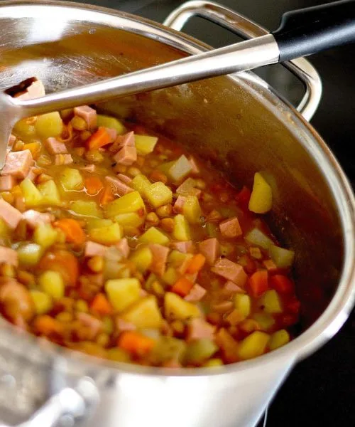 Zakaj bi morali v vsako zimsko enolončnico dodati žlico jabolčnega kisa?