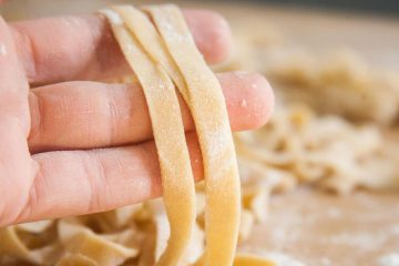 Kuhinjski triki, ki resnično delujejo in vam vsak dan prihranijo čas