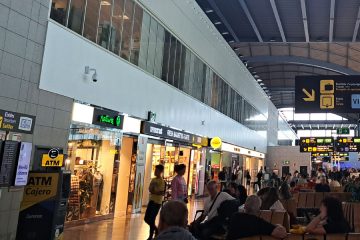 Toliko časa prej morate biti na letališču, pravijo poznavalci