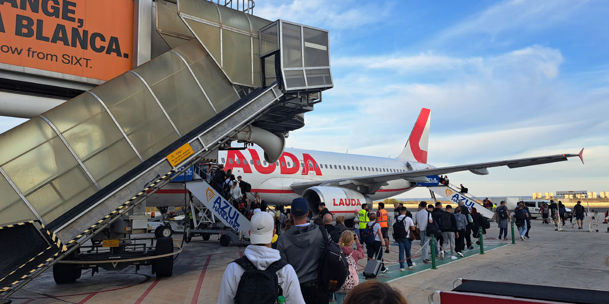 Kaj početi med letom na letalu, da vam ne bo preveč dolgčas?