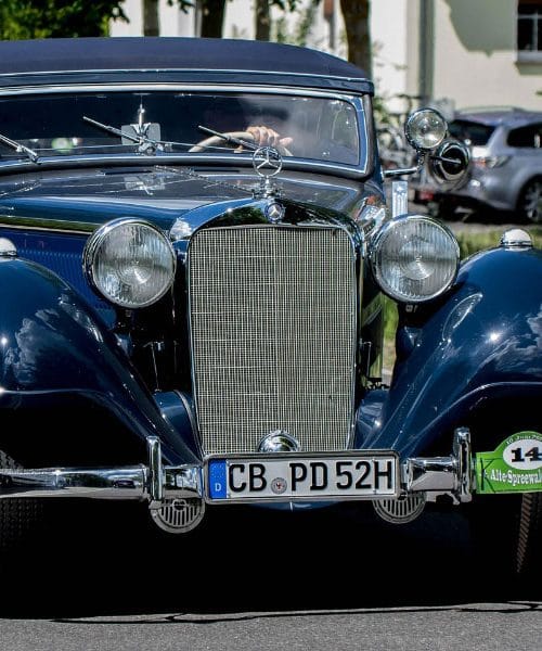 Odkod ime Mercedes Benz? To je zgodba o deklici, avtomobilu in sanjah