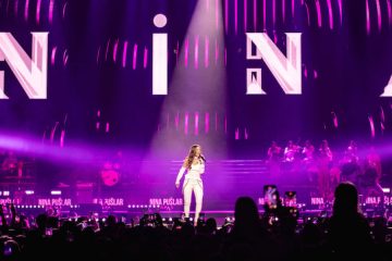 Nina Pušlar ob 20-letnici kariere izdala svoj prvi koncertni album