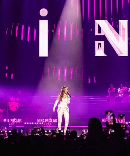 Nina Pušlar ob 20-letnici kariere izdala svoj prvi koncertni album