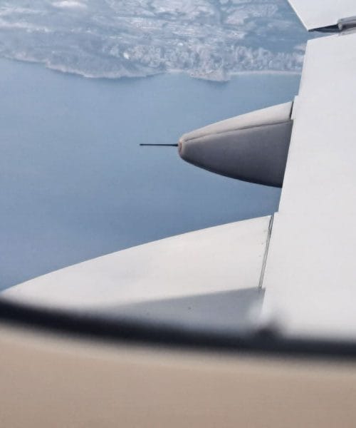 Majhne paličice na krilih potniških letal skrivajo pomembno nalogo