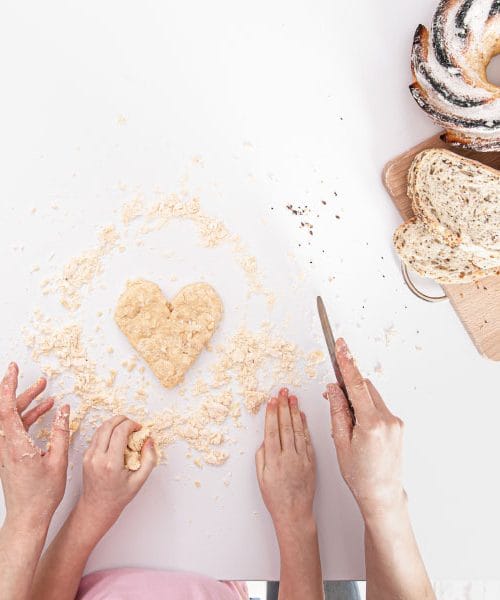 Kaj početi, ko zunaj sneži? Ideje, ki ustvarijo toplino v domu