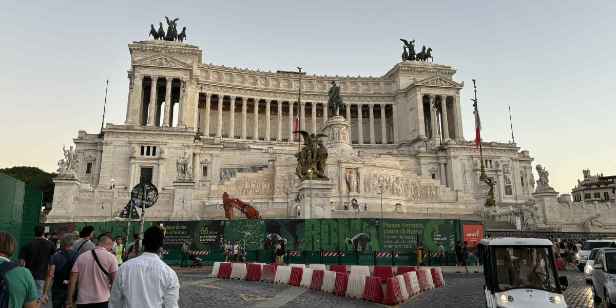 Piazza Venezia – srce Rima, kjer se srečata zgodovina in življenje