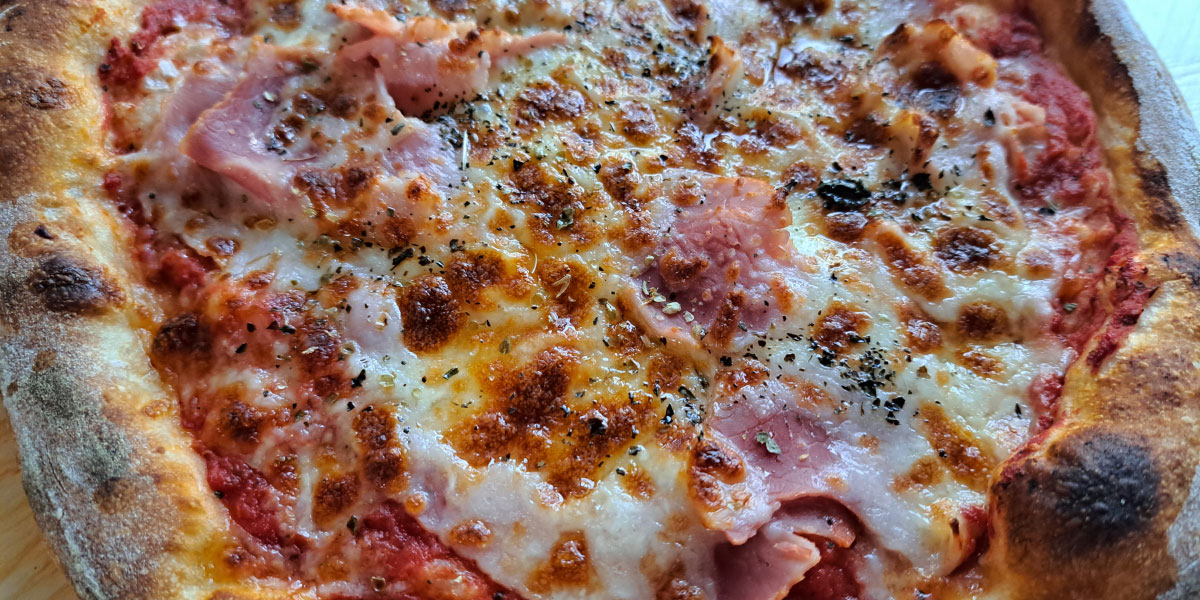 Pica z napihljivim robom