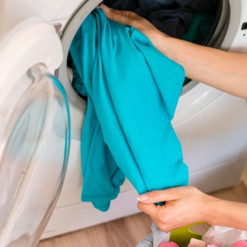 5 navad pri pranju perila, s katerimi si lahko nevede delate škodo