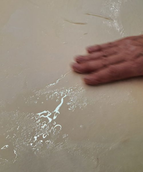 Preden napolnite vlečeno testo z jabolkami, ga namažite s to tekočino