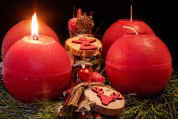Prva adventna nedelja 2025: datum, pomen in tihi začetek prazničnega časa