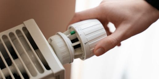 Radiator se ne segreje enakomerno? Pred zimo lahko pomaga nekajminutni poseg