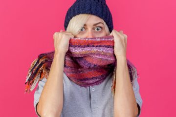 To zimsko oblačilo povzroča mozolje – dermatologi opozarjajo