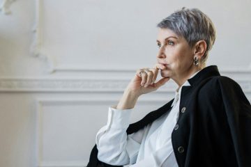 Preprost način, kako vrniti sijaj sivim lasem pozimi