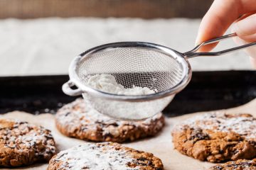 Kako preprečiti topljenje sladkorja v prahu na pecivu?