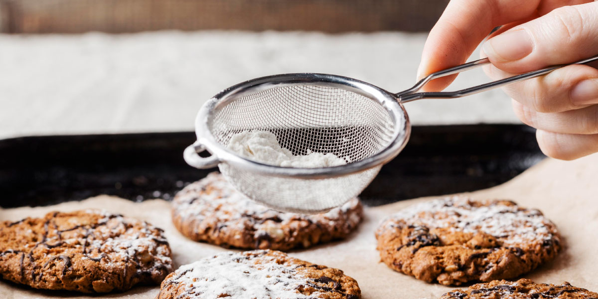 Kako preprečiti topljenje sladkorja v prahu na pecivu?