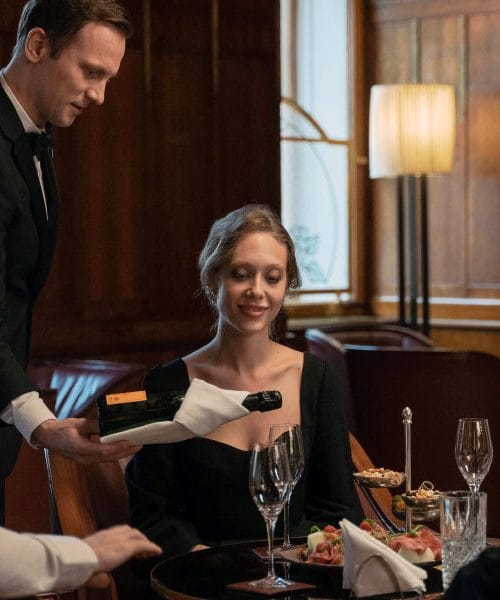 Kdo je sommelier in zakaj je njegovo znanje tako cenjeno?